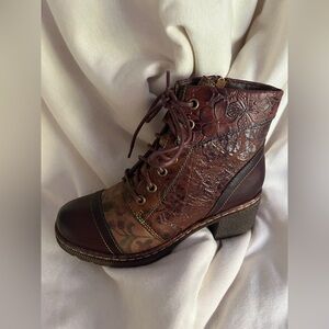 L’Artiste by spring step NWB Leather Lace-Up boots - EU35 (size 5)